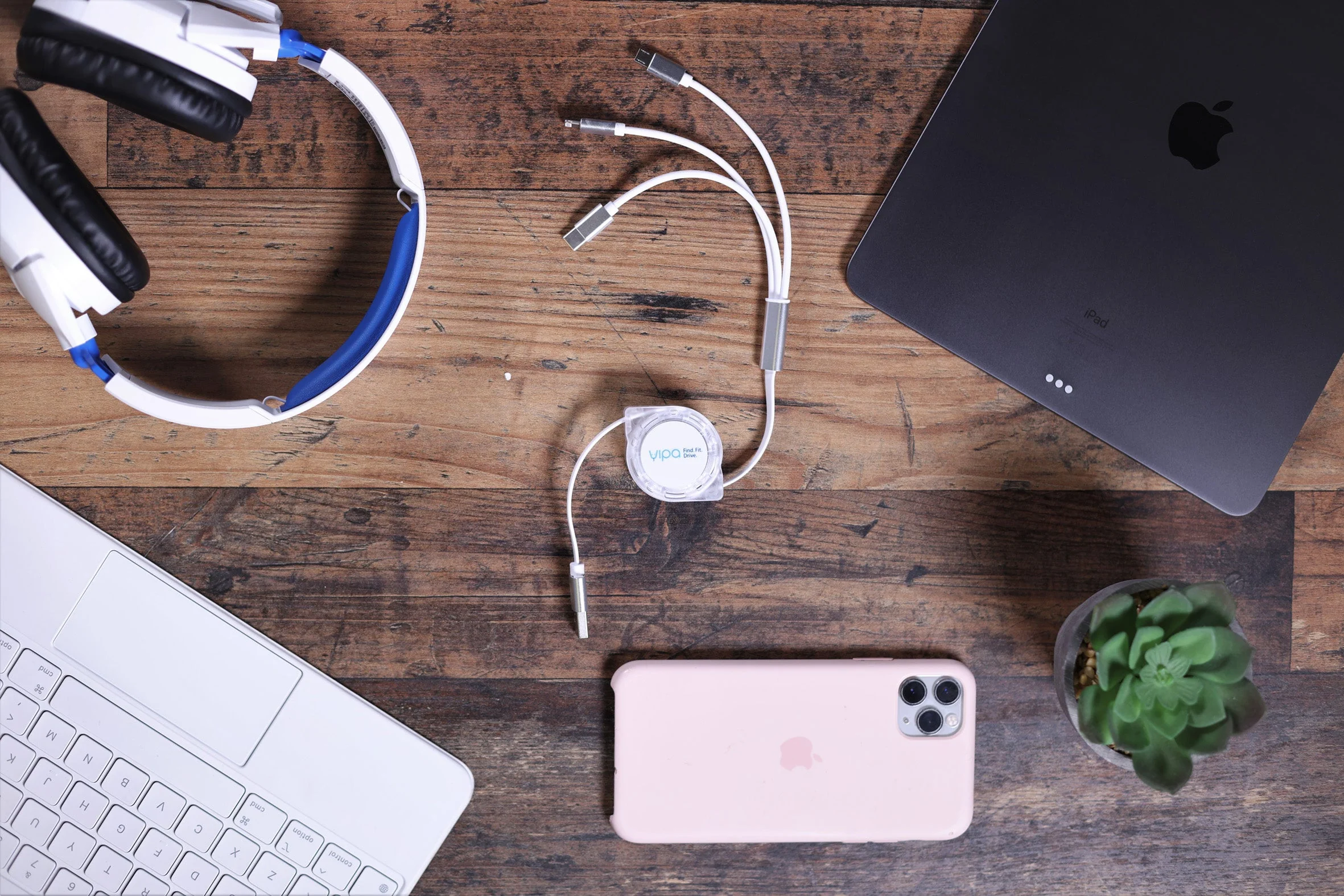 1M RETRACTABLE CHARGING CABLE - 3 IN 1 - Image 3